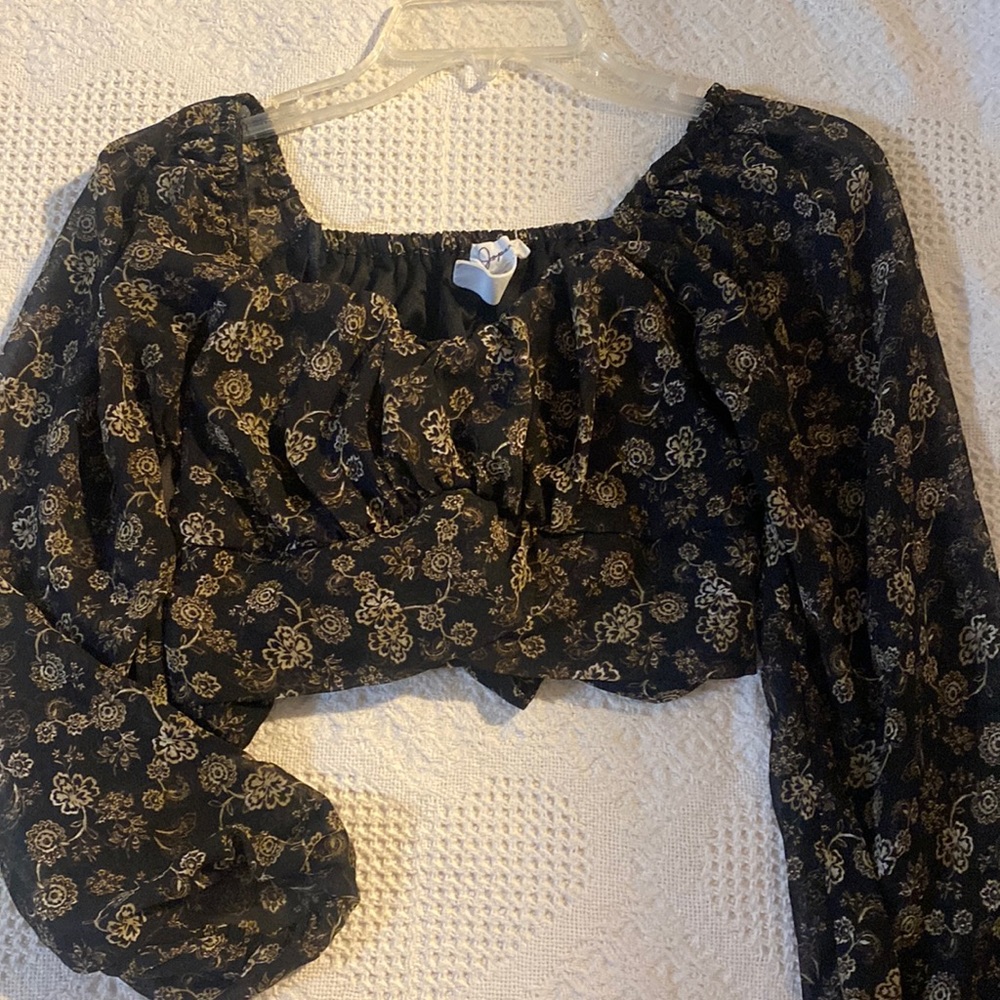 Cropped long sleeve flower print top